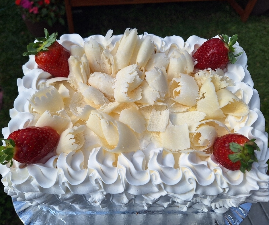 BOLO MORANGO COM PÊSSEGO