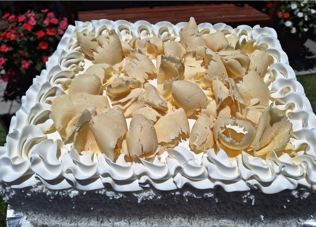 BOLO LEITE CONDENSADO (BRIGADEIRO BRANCO)